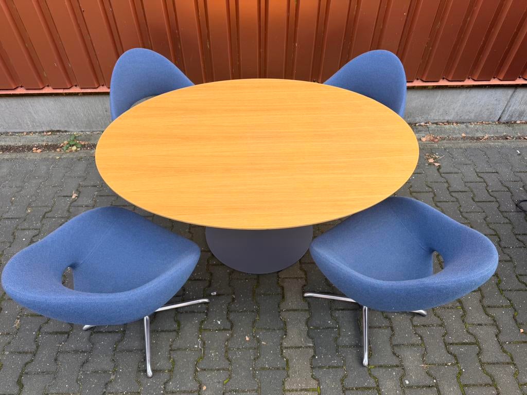 Artifort Clarion (voorheen Circle) tafel afmeting 120x160cm, Ophalen