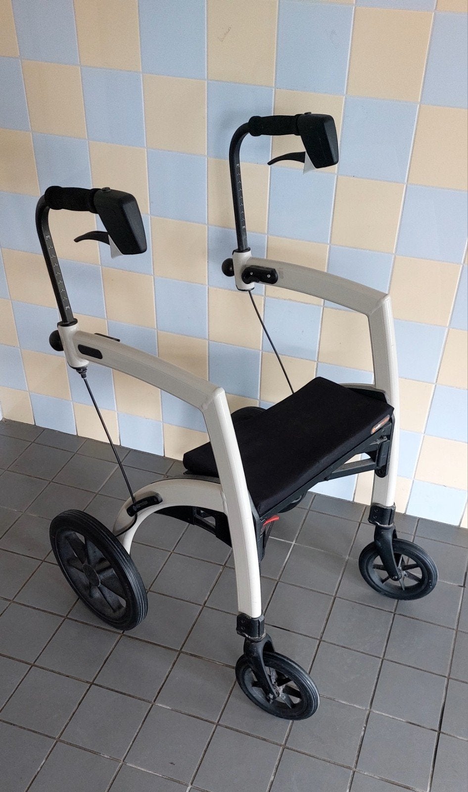 ROLLZ MOTION ROLLATOR, Diversen, Rollators, Ophalen