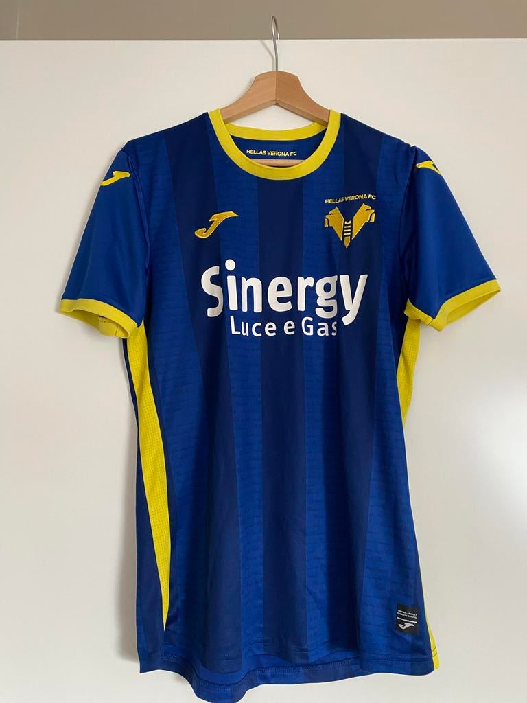 Hellas Verona FC Thuisshirt Joma Sinergy Maat M, Kleding | Heren, Ophalen, Zo goed als nieuw, Voetbal, Maat 48/50 (M)