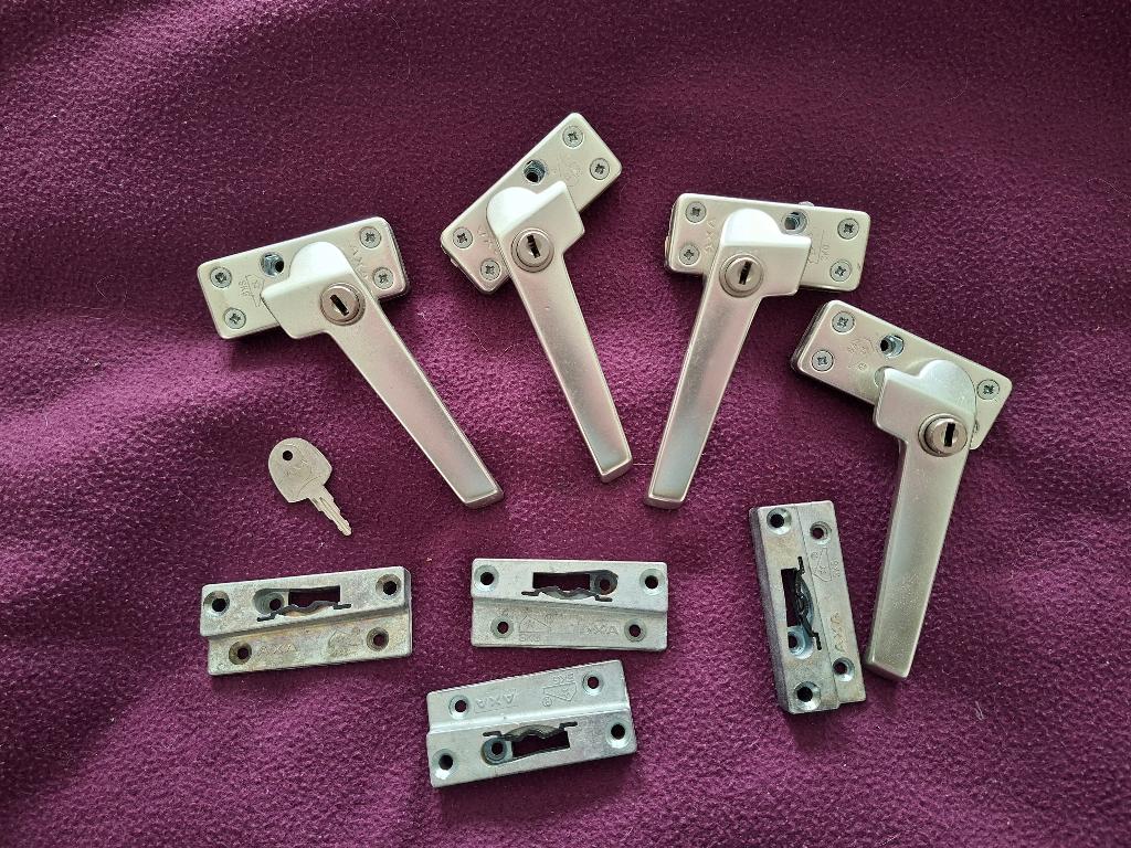 4x raamsluiting met slot, Ophalen of Verzenden, Gebruikt, Rvs, Slot