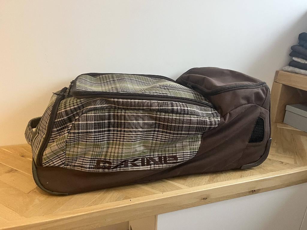 Dakine reistas met wielen, Sieraden, Tassen en Uiterlijk, Tassen | Reistassen en Weekendtassen, Ophalen, Gebruikt, Bruin, 60 tot 80 cm