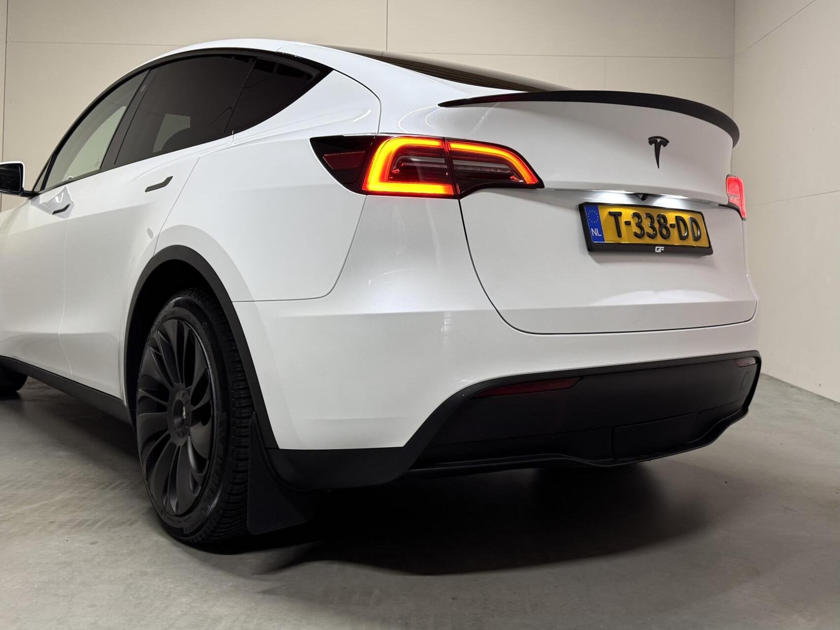Foto 64 van Tesla Model Y RWD 58 kWh 92% SOH Black Edition Trekhaak FSD