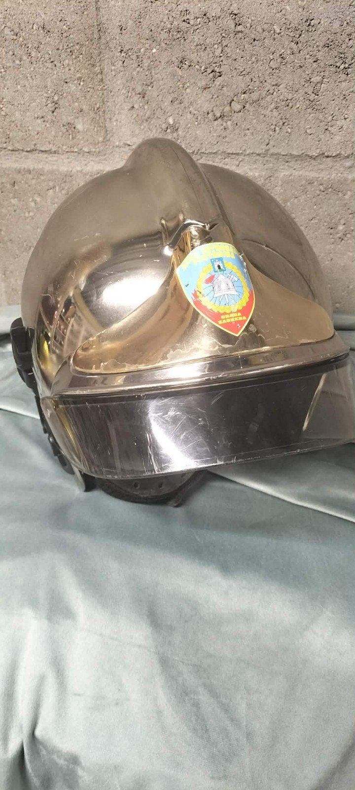 brandweerhelm zagreb en luxemburg, Verzenden