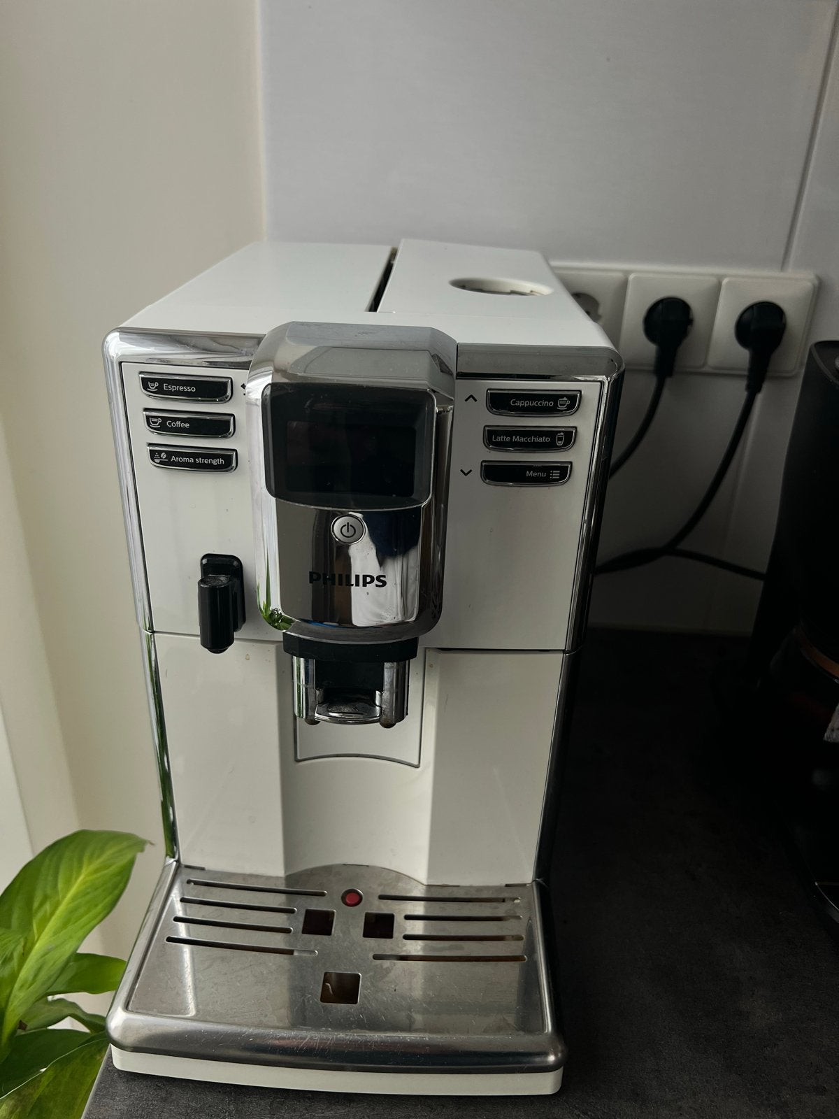 Philips EP5331/10 LatteGo volautomatische espressomachine, Witgoed en Apparatuur, Afneembaar waterreservoir, Gebruikt, Espresso apparaat