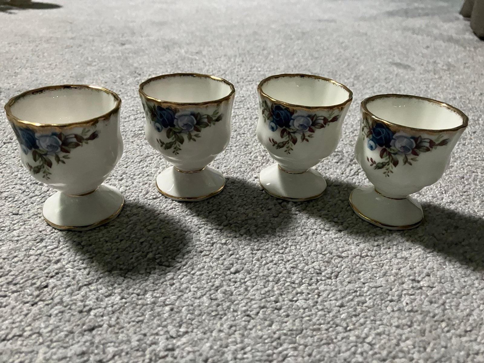 Royal Albert Moonlight Rose eierdoppen, Ophalen