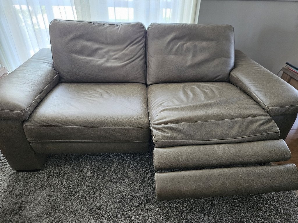 Gratis in Cuijk: 2-zits leren bank met relaxfunctie, Ophalen, Gebruikt, 150 tot 200 cm, Tweepersoons