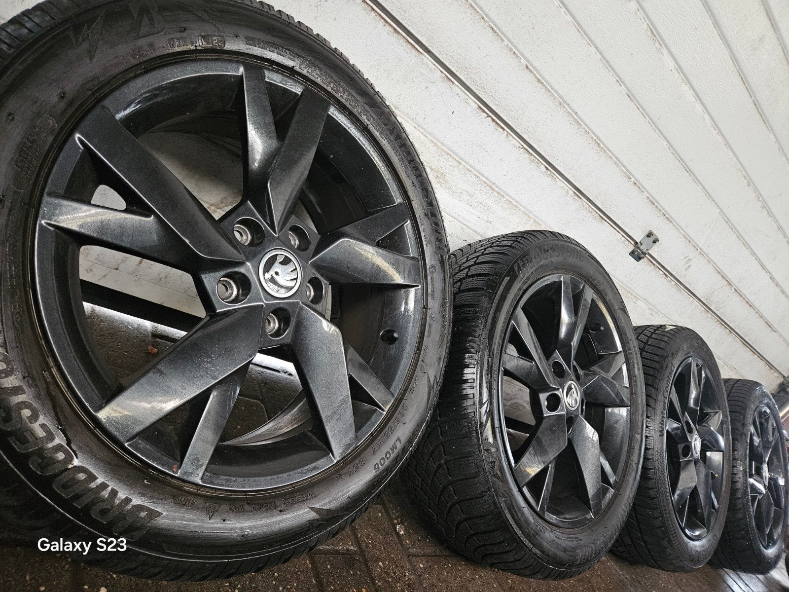 17 inch Skoda Oktavia Superb Yeti velgen winterbanden, Gebruikt, Banden en Velgen, 17 inch, Personenwagen