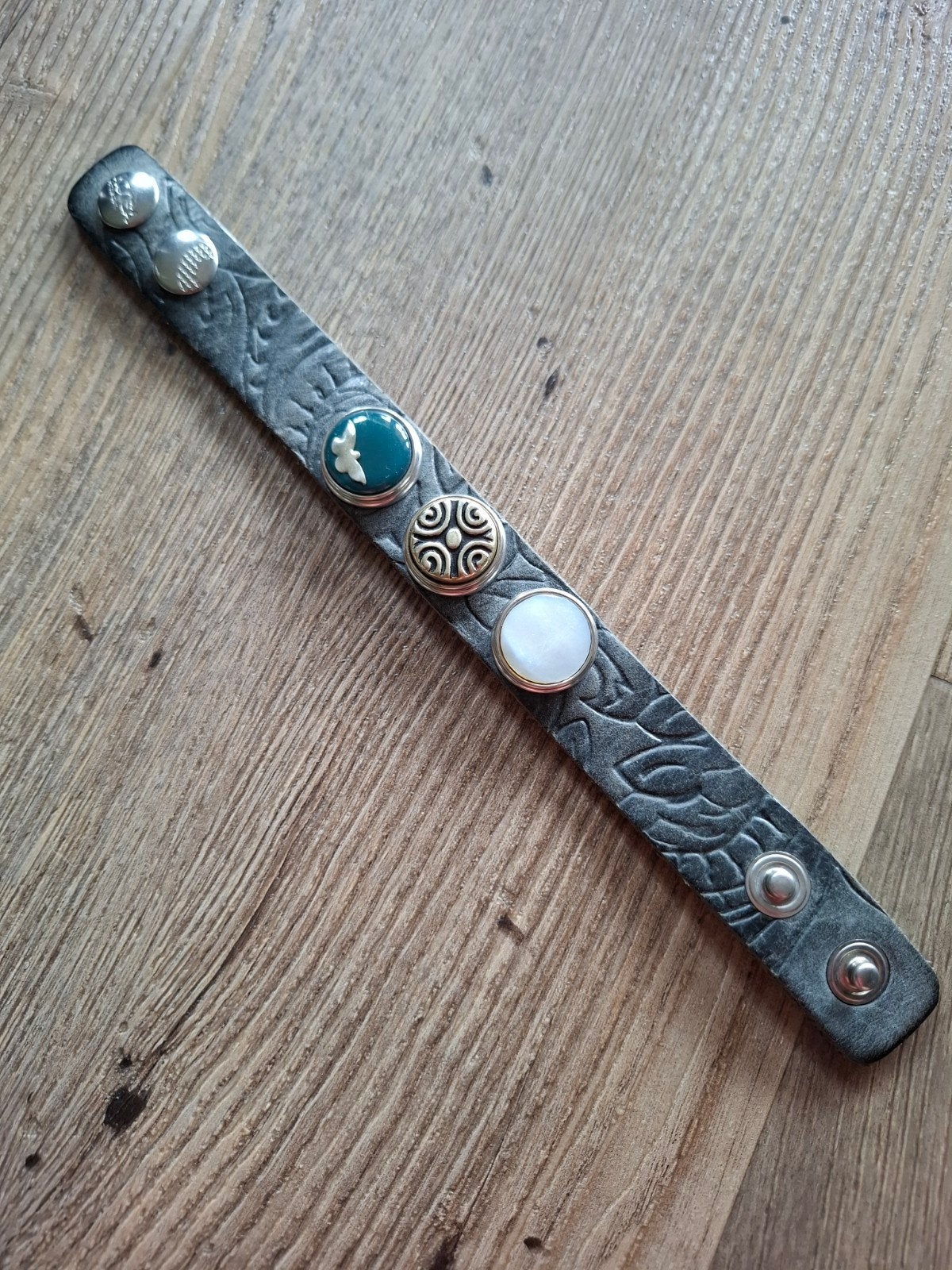 leren armband met 3 chunks van NOOSA Amsterdam, Ophalen of Verzenden, Zo goed als nieuw, Grijs, Leer
