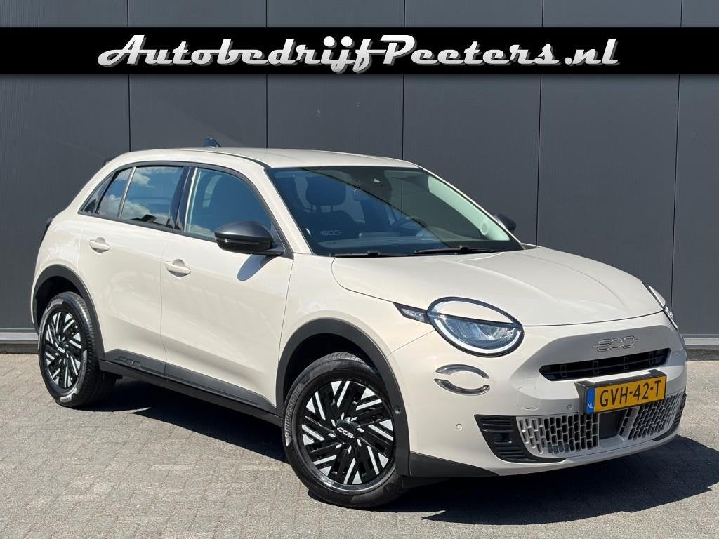 Fiat 600 1.2 Hybrid Urban Automaat Carplay Camera Cruise PDC, Auto's, Fiat, 136 pk, Gebruikt, Overige modellen, 1199 cc