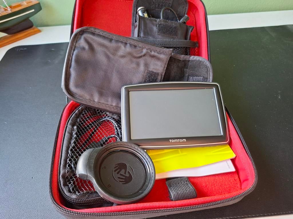 TomTom navigatiesysteem met accessoires en hoes, Ophalen of Verzenden, Gebruikt