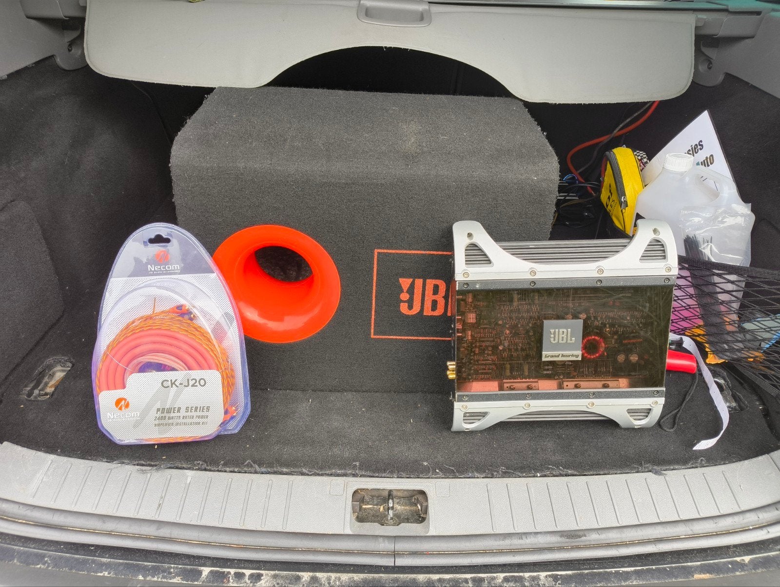 Complete JBL Subwoofer Set met JBL Versterker en kabelset, Ophalen, Gebruikt