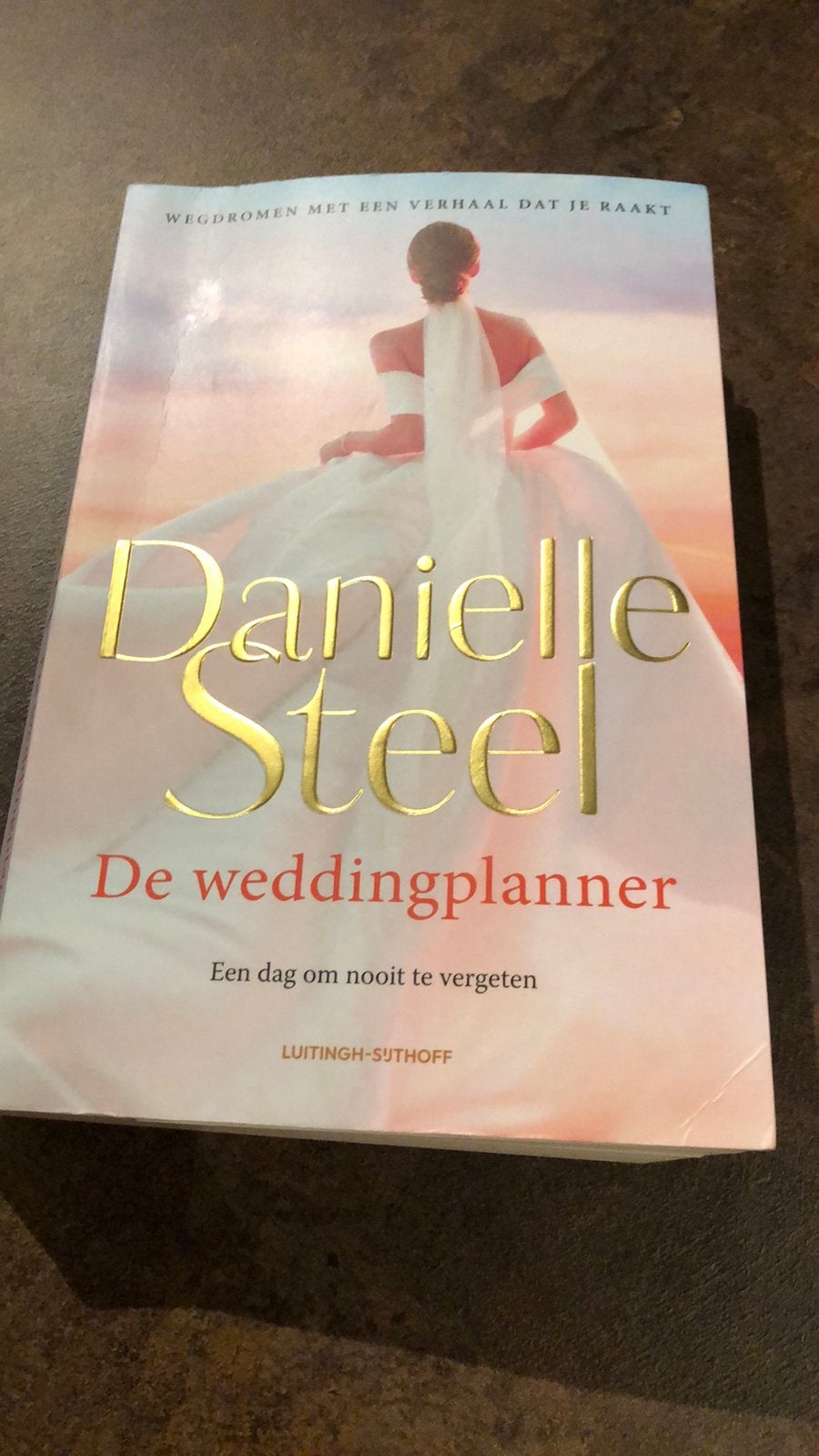 Danielle Steel - De weddingplanner, Danielle Steel, Ophalen of Verzenden, Zo goed als nieuw, Nederland