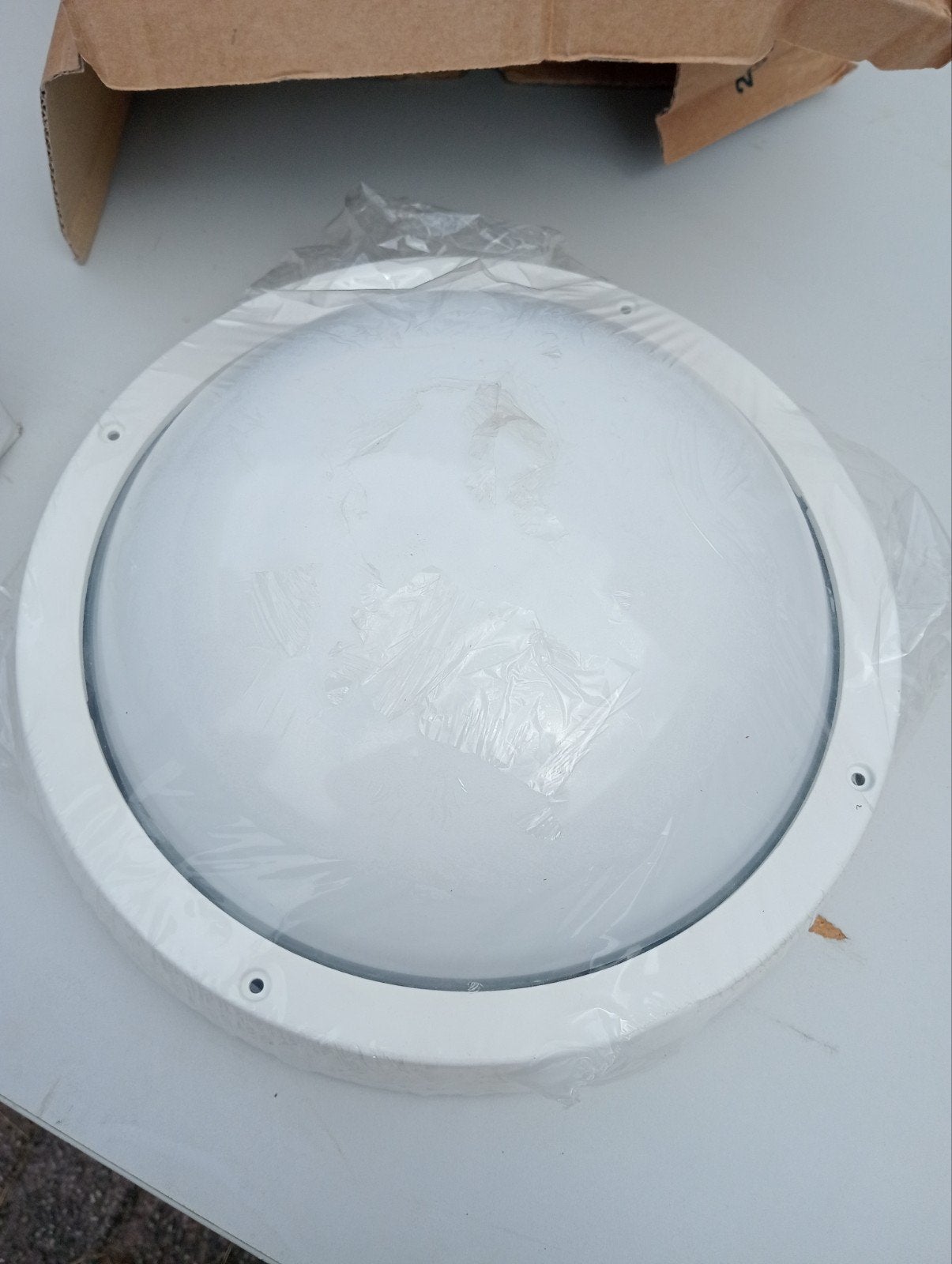 Nieuwe Witte Plafondlamp/Wandlamp - Rond Design, Wit, Kunststof, Nieuw, Ophalen of Verzenden