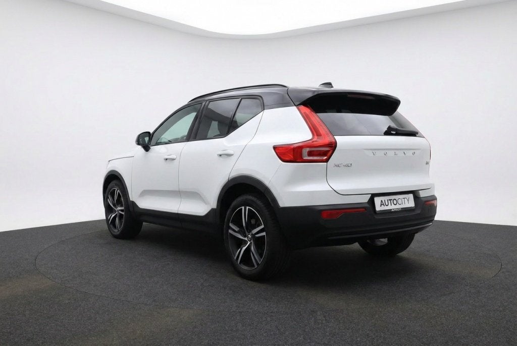 Volvo XC40 2.0 B4 R Design Leder l 360 Camera l Harman l Ada, Automaat, Gebruikt, Euro 6, 4 cilinders
