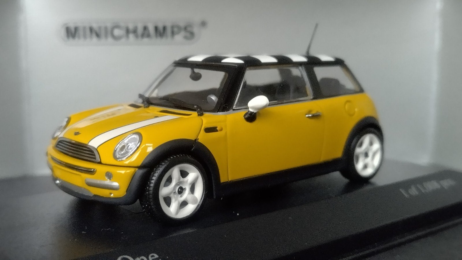Mini Cooper r50 yellow 1:43 Minichamps Pol, Auto, Verzenden, ., Nieuw