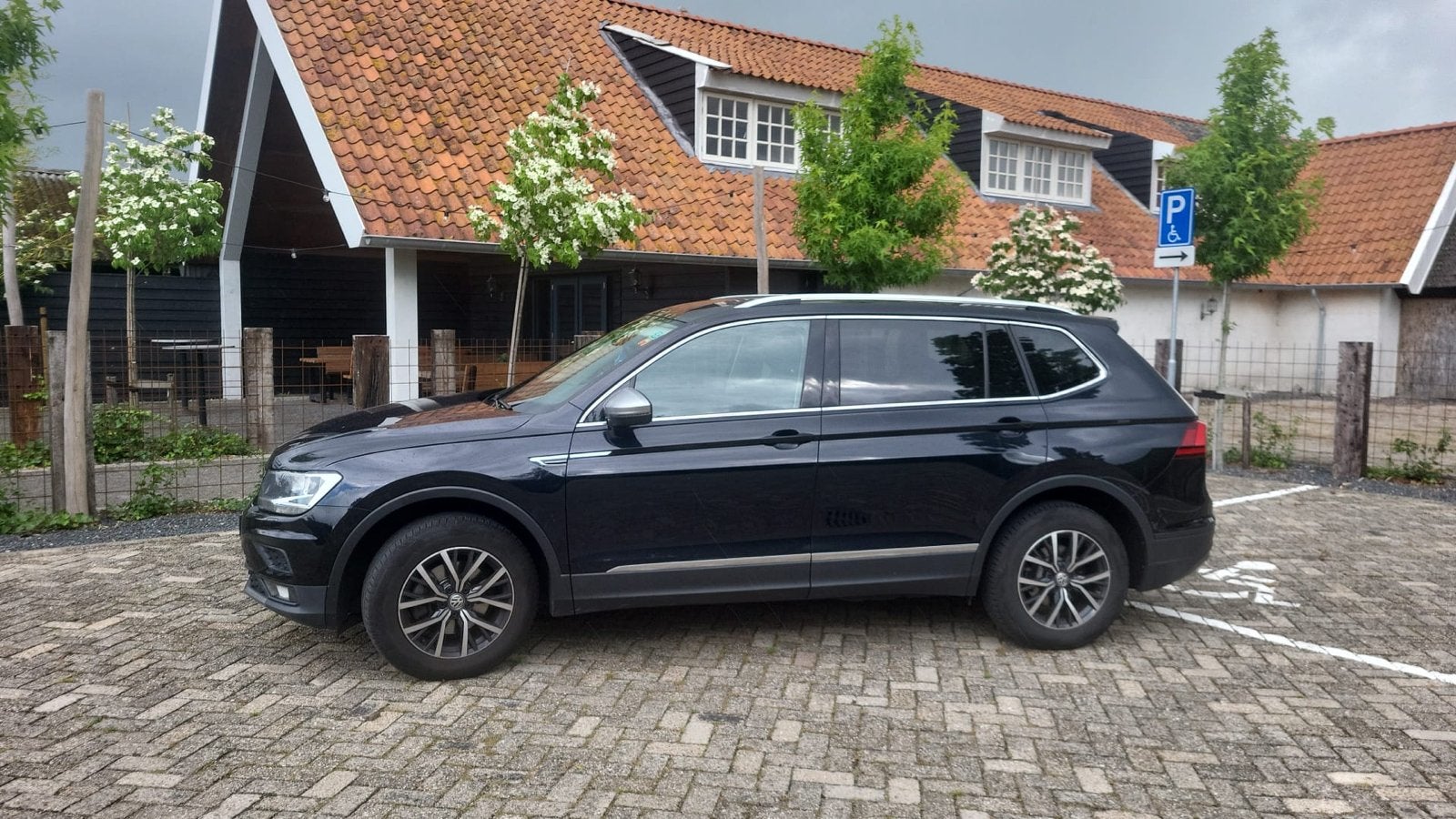 Volkswagen Tiguan allspace 1.5 TSI 150pk 2019 Zwart 7-zits, Stof, Zwart, 7 stoelen, Zwart