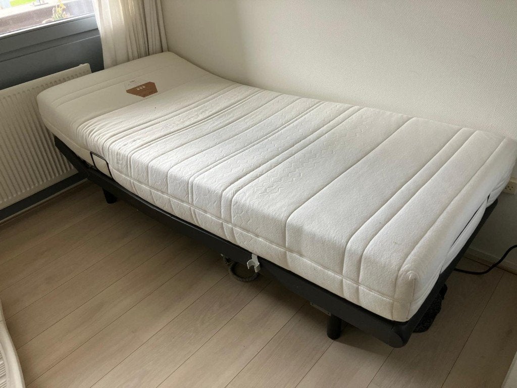 Electrische ladebodem met matras, Huis en Inrichting, Slaapkamer | Matrassen en Bedbodems, Ophalen, 90 cm, Eenpersoons, Zo goed als nieuw