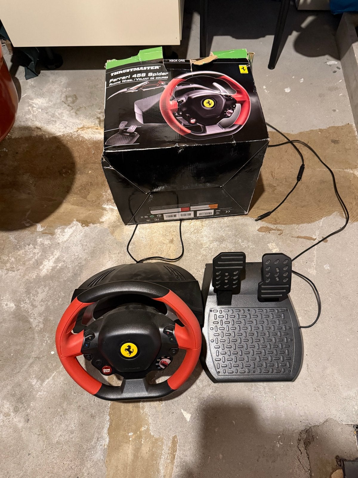 Thrustmaster Ferrari 458 Spider Racing Wheel Xbox One, Ophalen of Verzenden, Gebruikt, Stuurtje of Sportattribuut, Xbox One