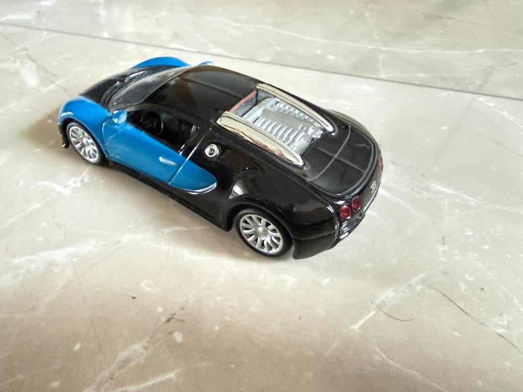 Bugatti veyron, Hobby en Vrije tijd, Modelauto's | 1:43, Ophalen of Verzenden, Zo goed als nieuw, Auto, Overige merken