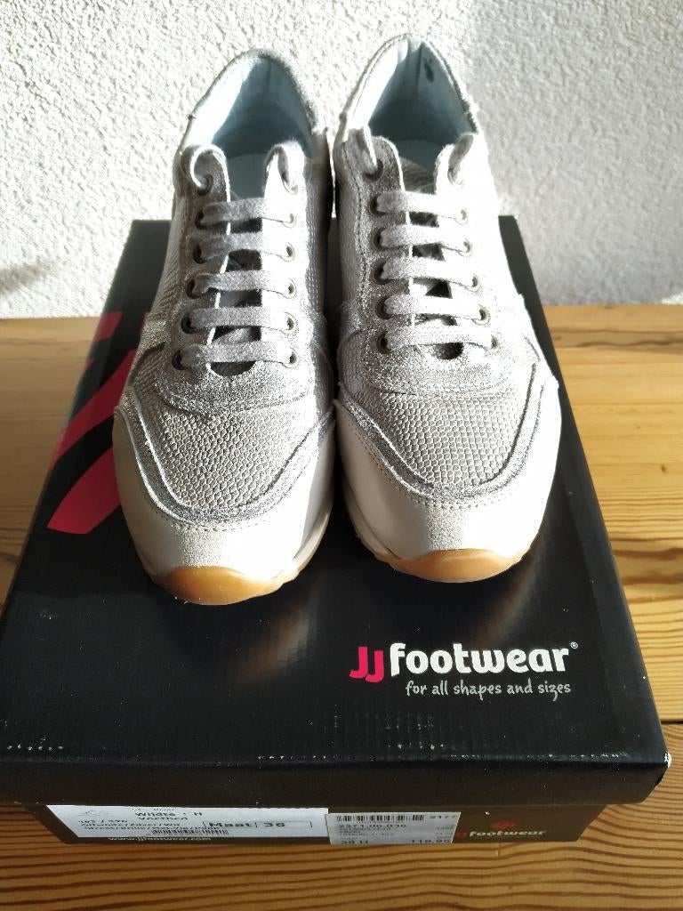Sneakers zilverkleurig, Overige kleuren, Ophalen of Verzenden, Sneakers of Gympen, Zo goed als nieuw