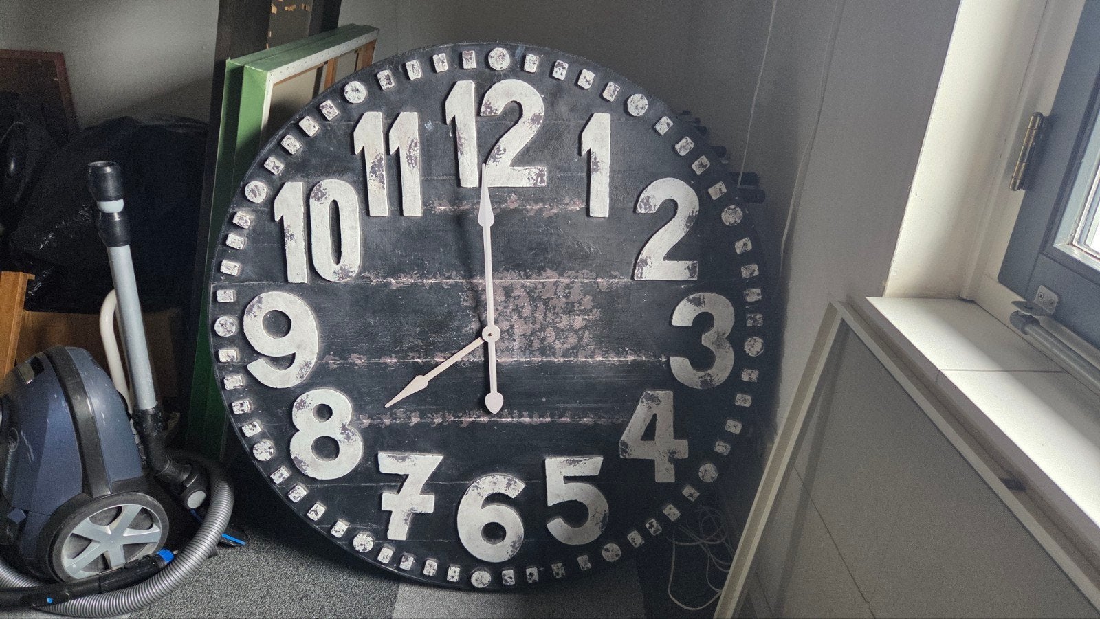 Grote wandklok, 106 cm diameter, industrieel design, Antiek en Kunst, Ophalen