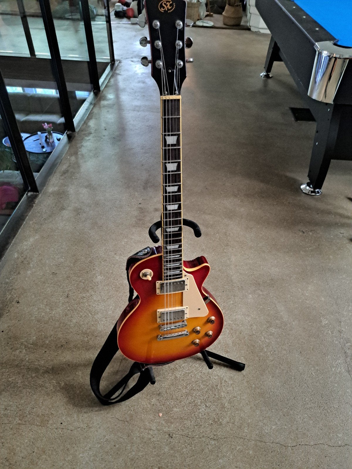 SK Les Paul-stijl elektrische gitaar met versterker, Muziek en Instrumenten, Gebruikt, Met versterker, Solid body, Ophalen
