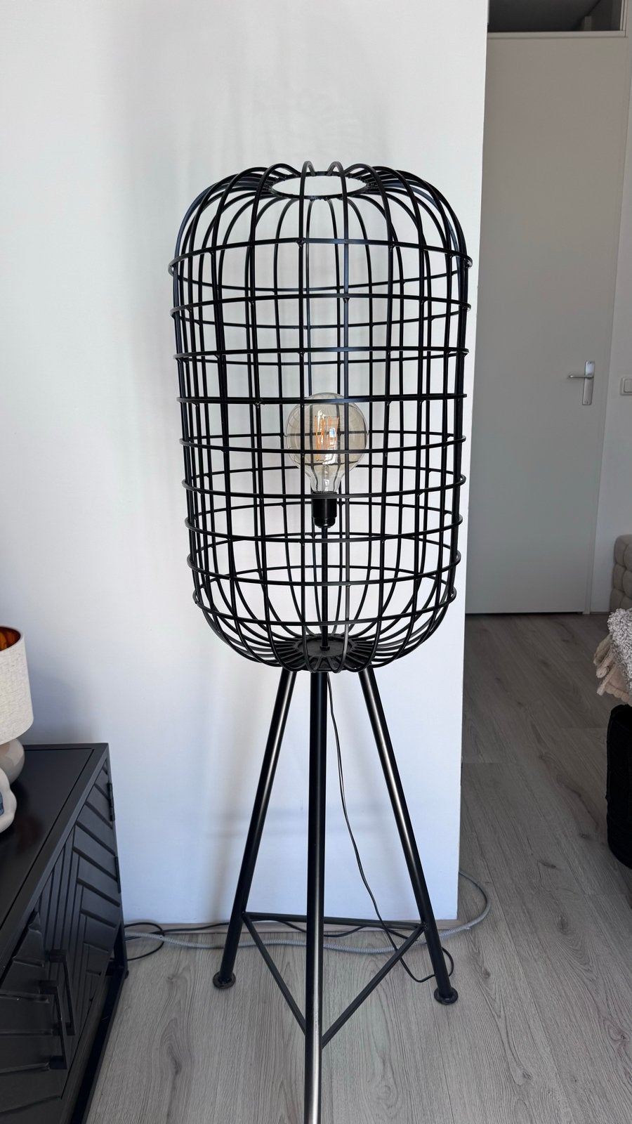 Zwarte metalen vloerlamp met rooster design, Ophalen, E27 (groot), Zo goed als nieuw, Metaal