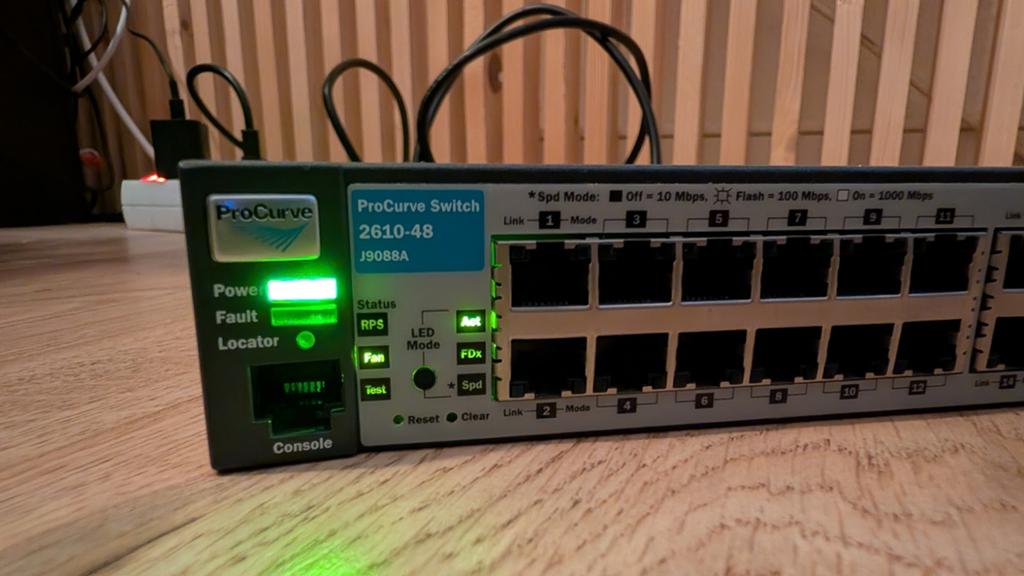 HP ProCurve 2610-48 (J9088A) Managed Ethernet Switch, Computers en Software, Netwerk switches, Ophalen of Verzenden, Zo goed als nieuw