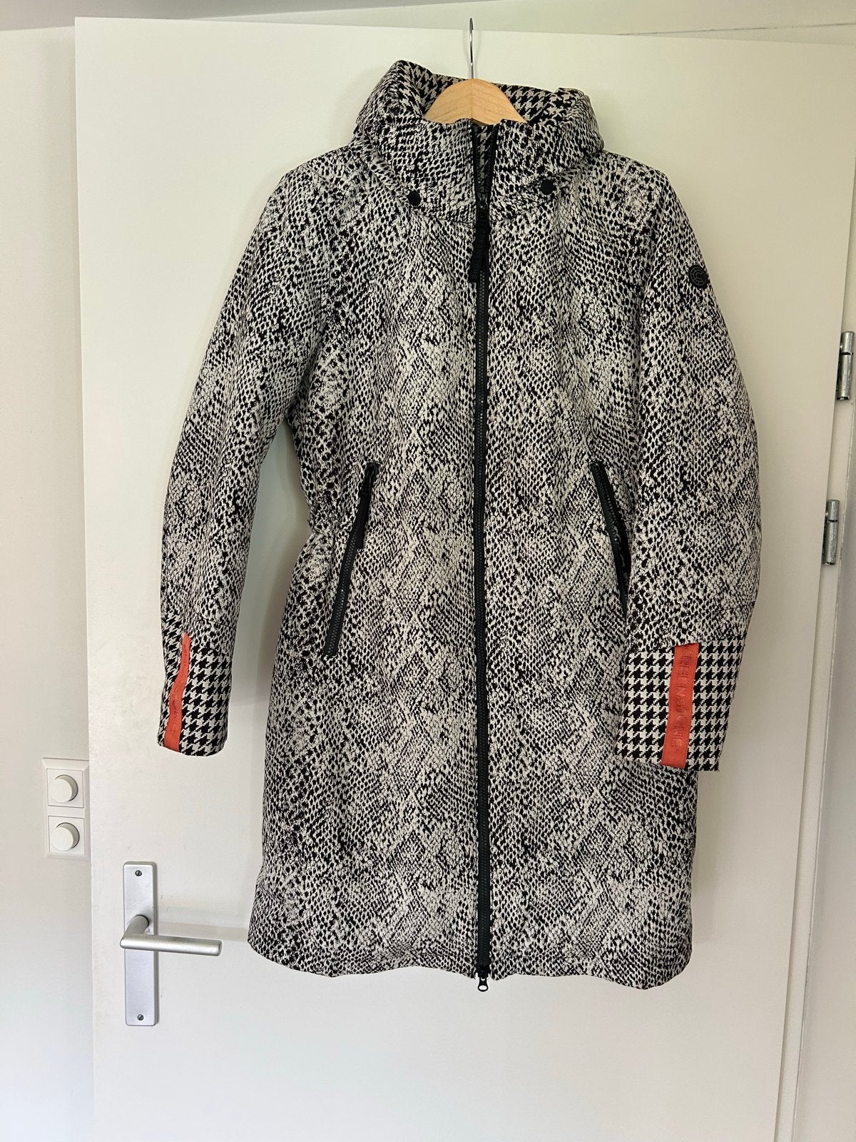 Creenstone regenjas met slangenprint en pied-de-poule, Kleding | Dames, Ophalen of Verzenden, Zo goed als nieuw, Maat 38/40 (M)
