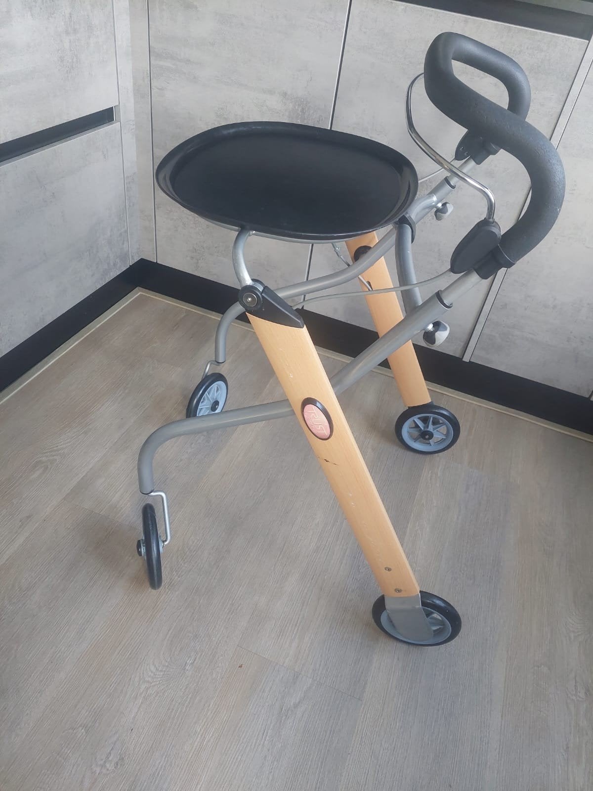 Trust indoor binnenrollator, Diversen, Ophalen