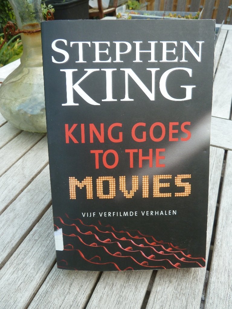 Stephen King - King goes to the movies - boek, Ophalen of Verzenden, Gelezen