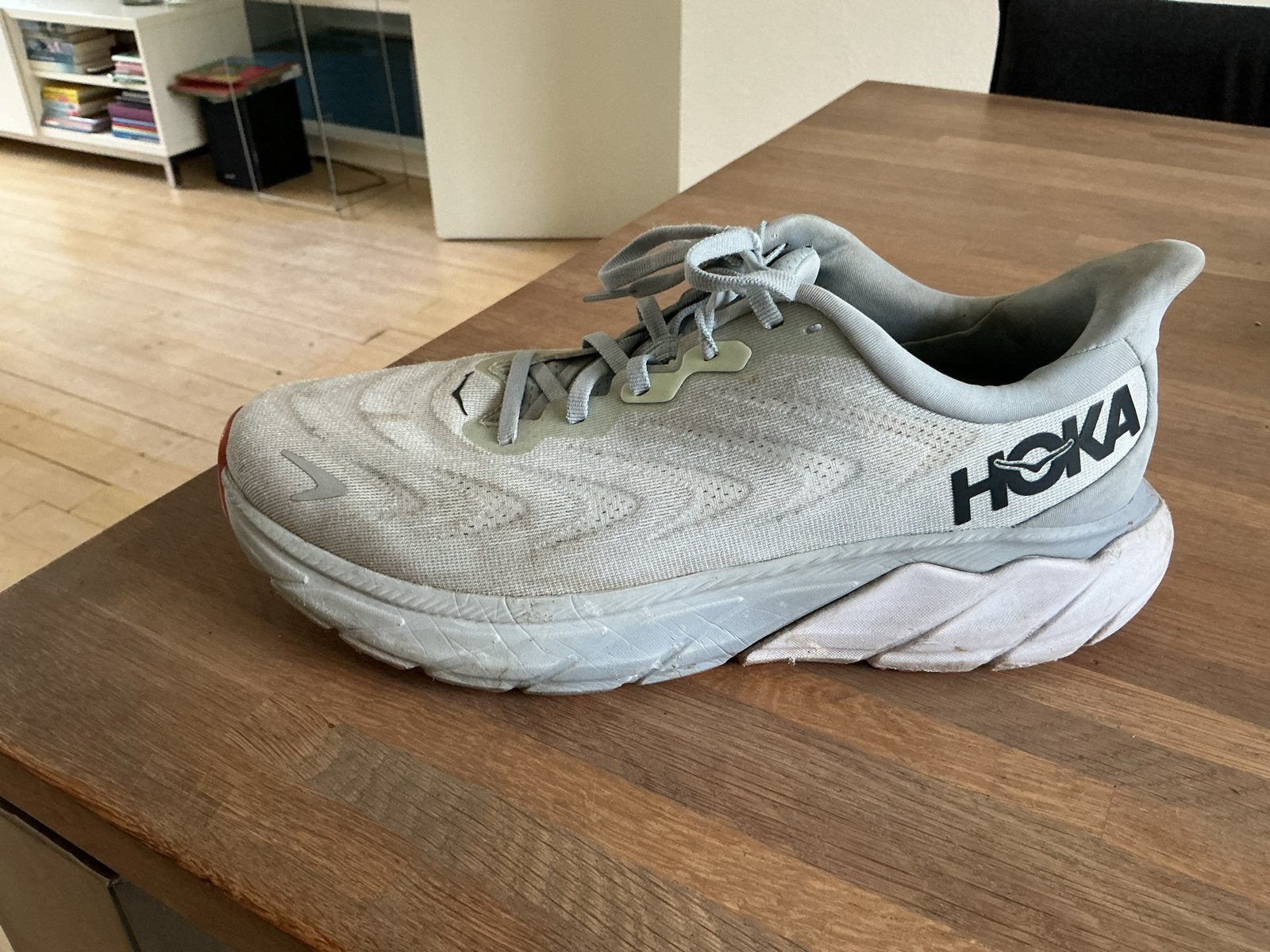 Hoka One One Arahi 6 Hardloopschoenen - Maat 43 1/3, Ophalen of Verzenden, Gedragen, Grijs, Sportschoenen