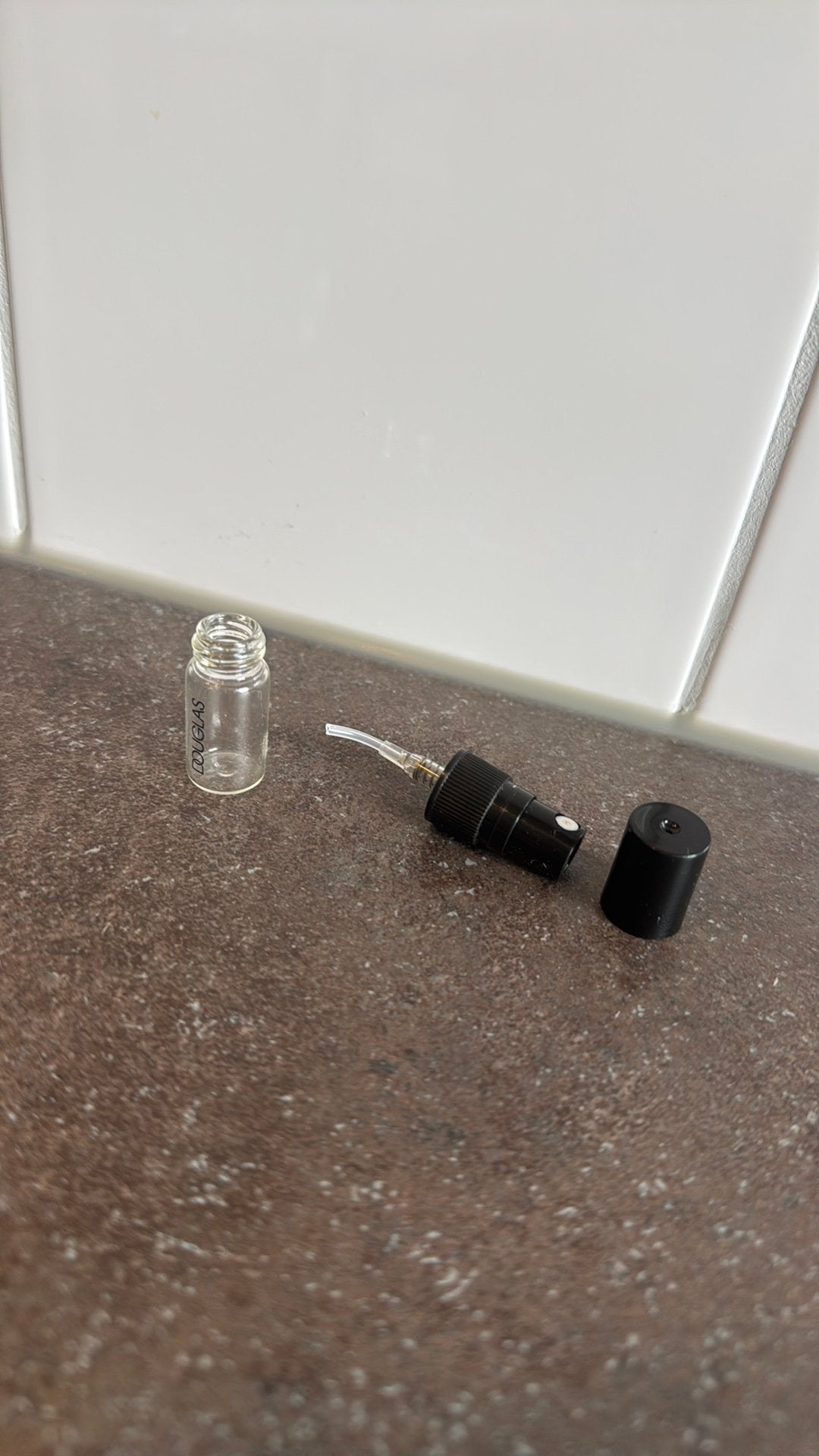 Douglas Navulbaar Parfum Setje - Ideaal voor Reizen, Ophalen of Verzenden, Zo goed als nieuw