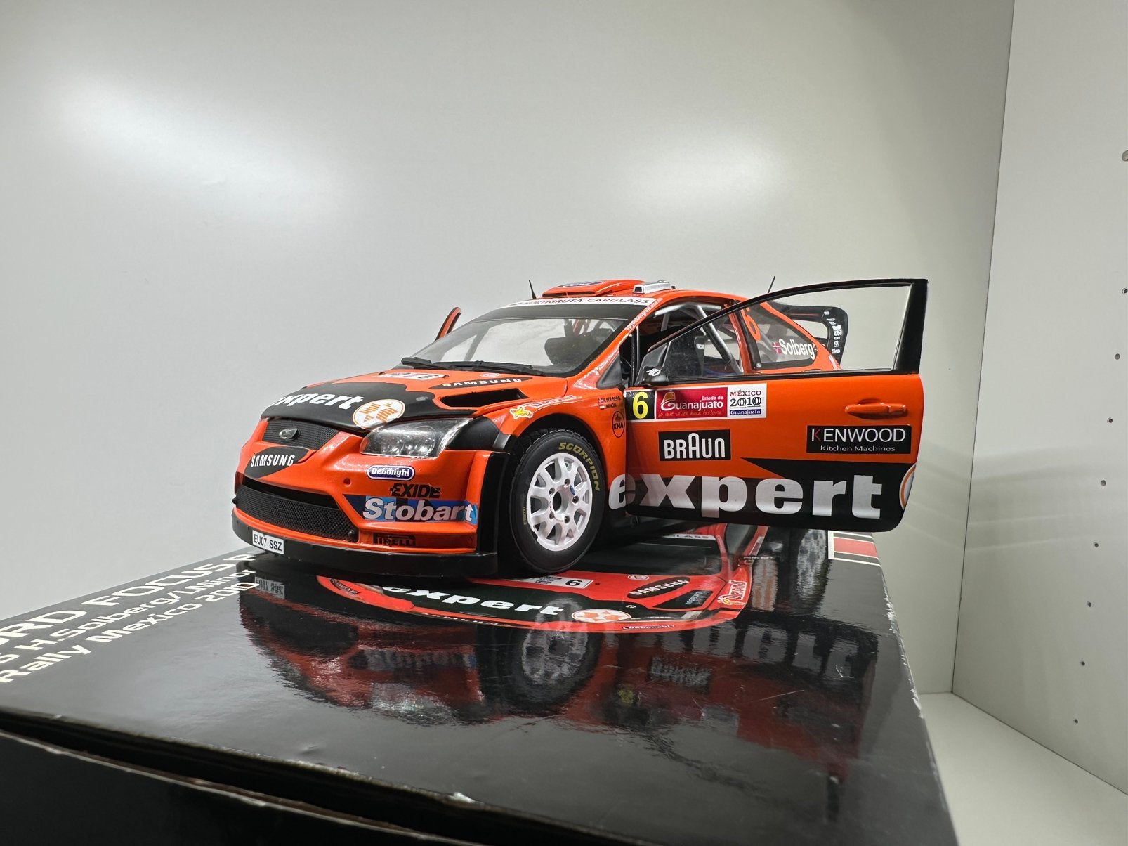 SUNSTAR 1:18 FORD FOCUS RS WRC08 H.SOLBERG RALLY MEXICO 2010, Hobby en Vrije tijd, Modelauto's | 1:18, Ophalen of Verzenden, Zo goed als nieuw