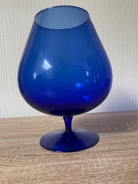 Blauwe bolvaas op voet, 23 cm, Kunststof, Gebruikt, Op voet