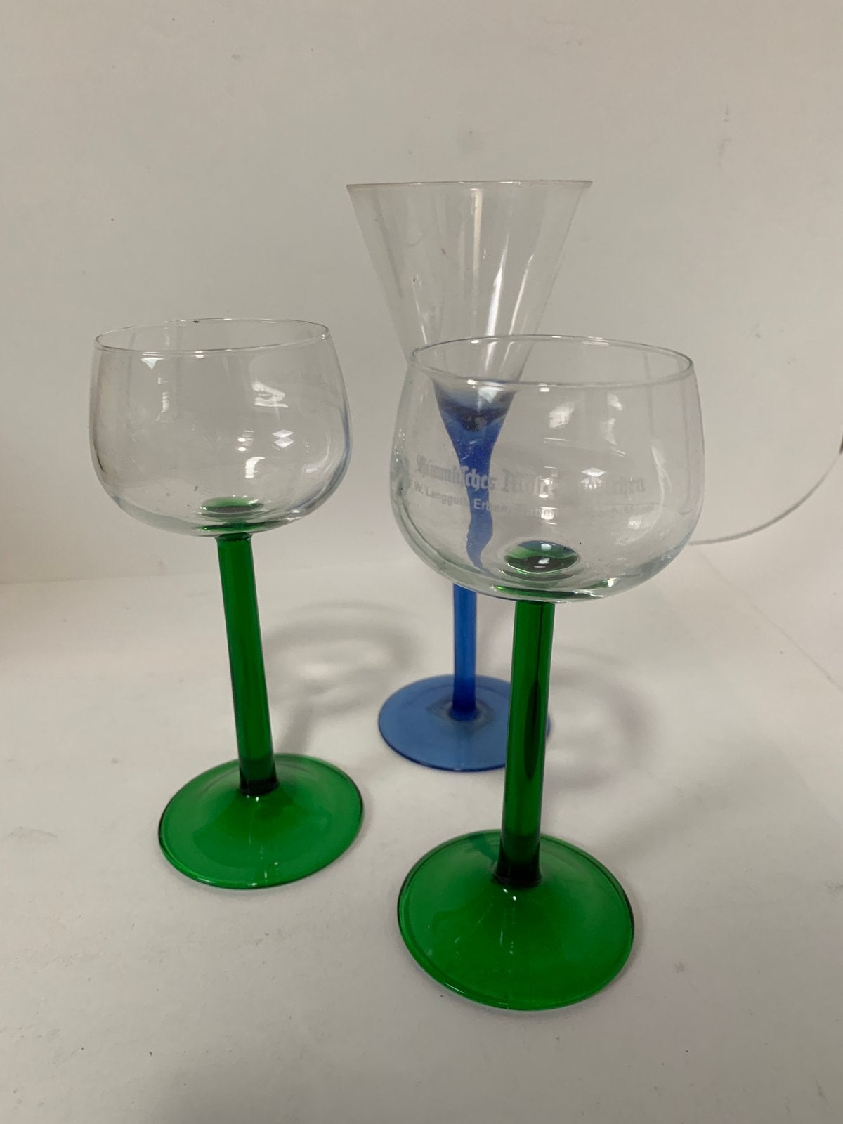 Set van 3 vintage glazen met gekleurde voet groen blauw, Antiek en Kunst, Antiek | Glas en Kristal, Ophalen