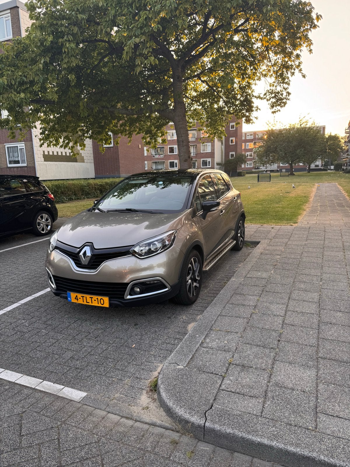 Renault Captur 0.9 TCE 90 2014 Bruin, Auto's, Renault, Zwart, Bruin, 49 €/maand, Origineel Nederlands