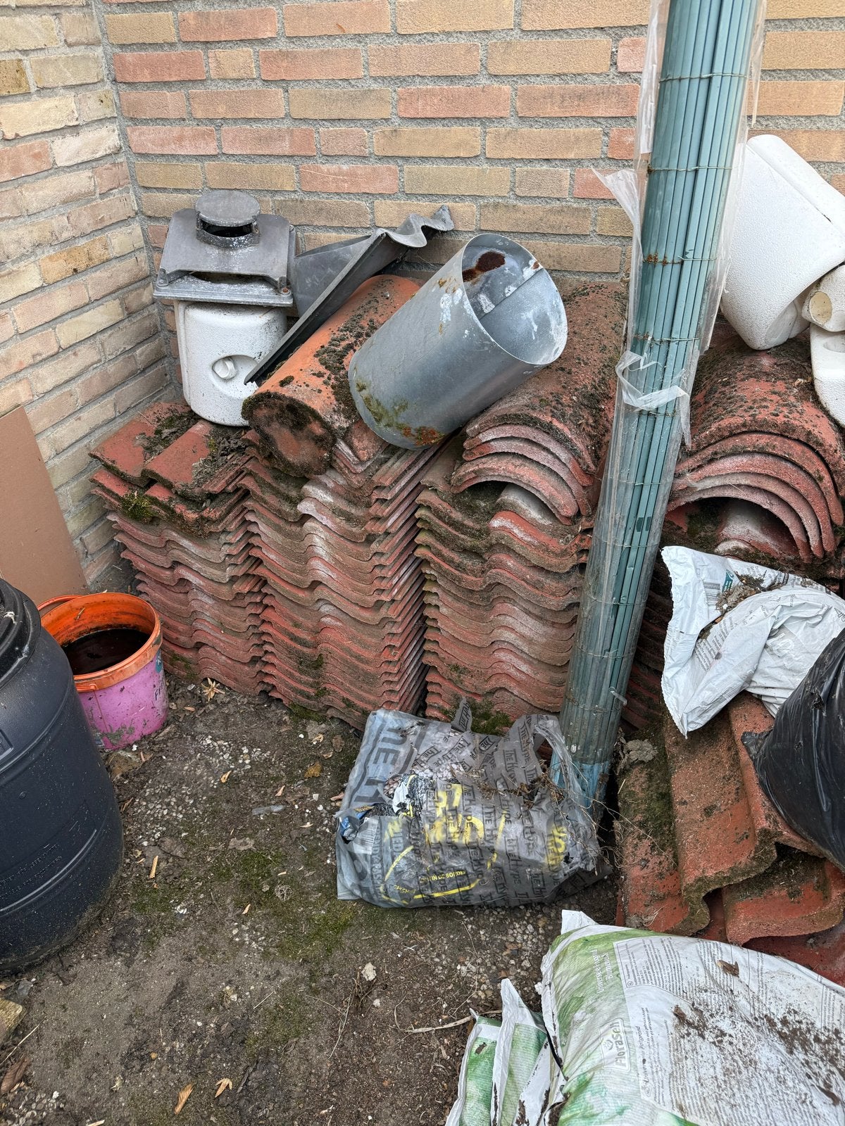 Sneldek dakpannen met hoek- en nokpannen (200+ stuks), Ophalen, Gebruikt, Steen of Klei, 15 m² of meer