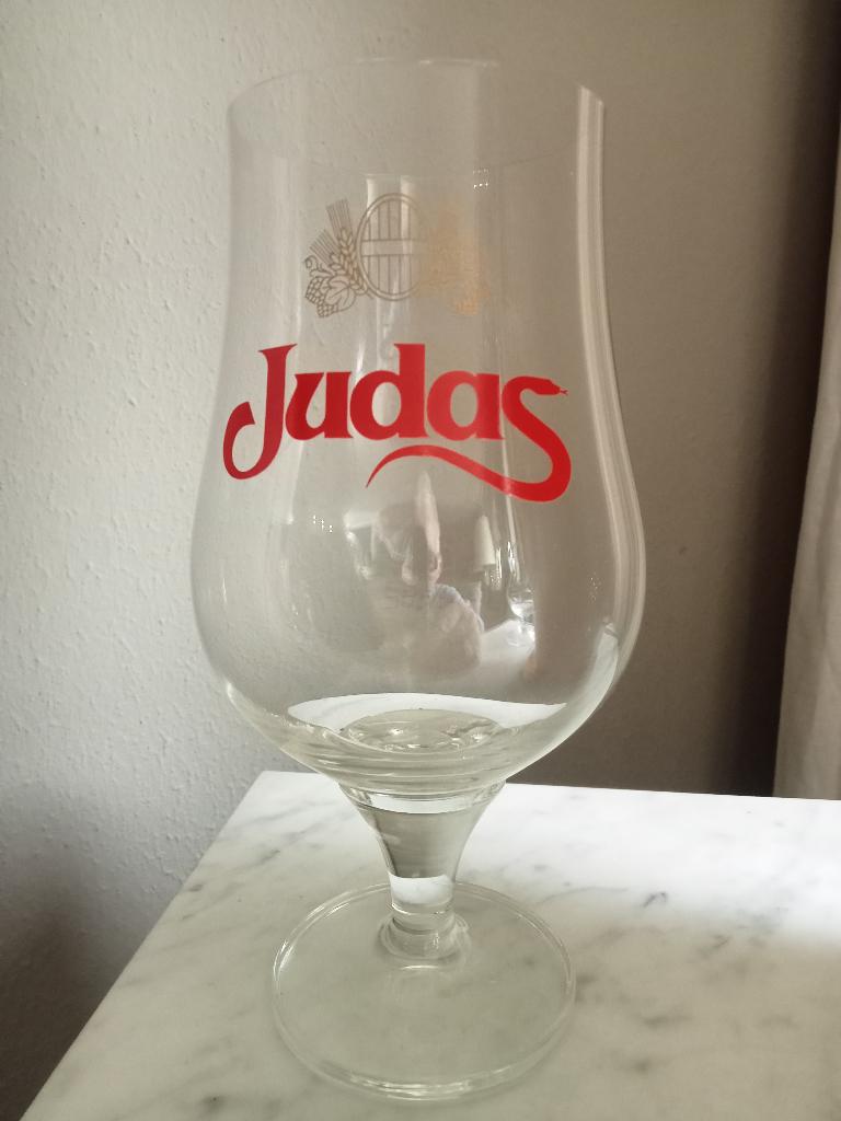 2 Judas Bierbokalen 330ml, Ophalen of Verzenden, Zo goed als nieuw, Glas of Glazen, Overige merken
