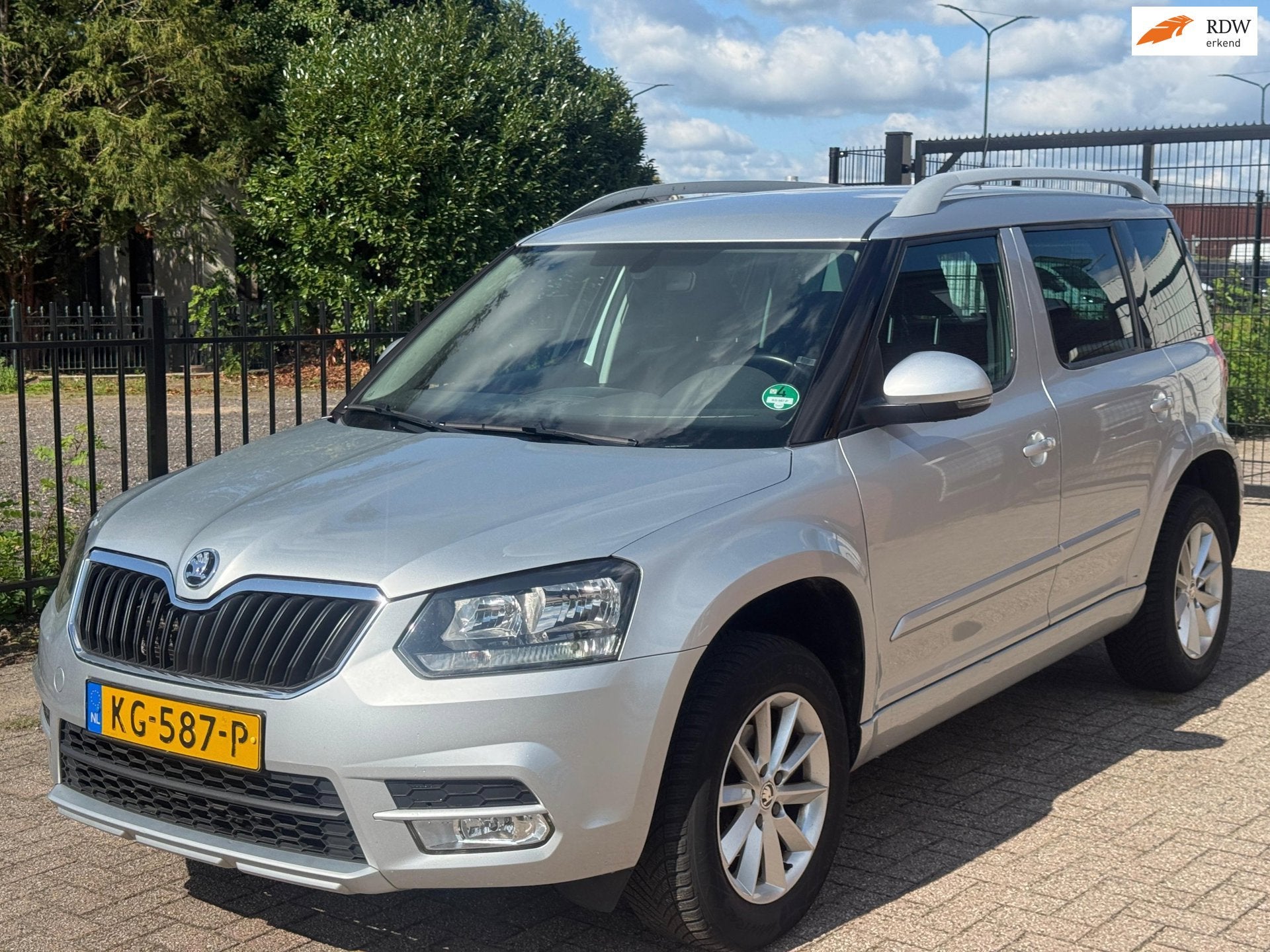 Skoda Yeti 1.2 TSI Greentech Ambition Navi PDC, Auto's, Skoda, Voorwielaandrijving, Gebruikt, Euro 6, 4 cilinders