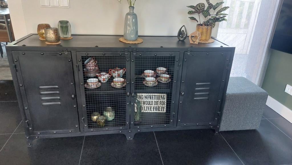Mooi zwart stalen dressoir 160x80x43 perfecte staat!!, Met deur(en), 150 tot 200 cm, Zo goed als nieuw, Metaal