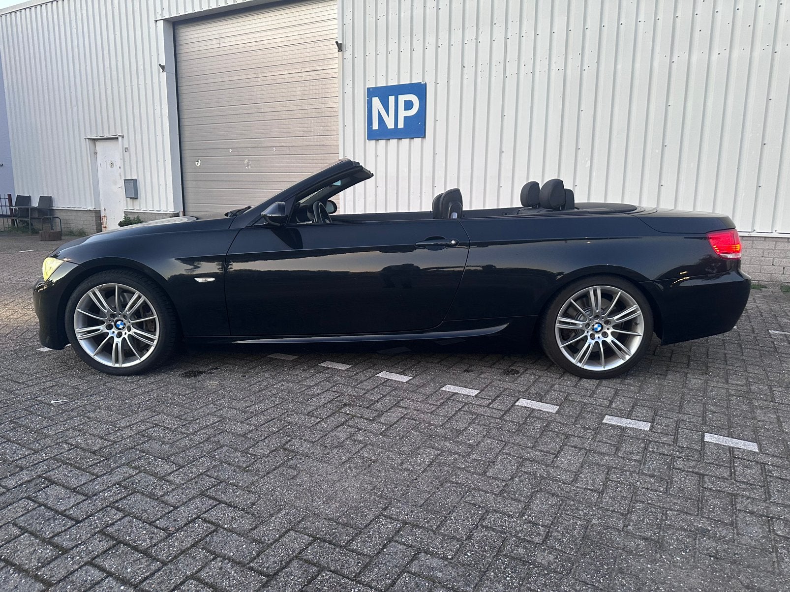 BMW 330i e93 Cabriolet M-Pakket 2009, Achterwielaandrijving, Zwart, Cabriolet, 4 stoelen