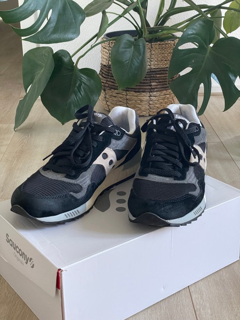 Saucony Shadow 5000 Zwart/Grijs EU 43, zo goed als nieuw, Zwart, Ophalen of Verzenden, Saucony, Sneakers of Gympen