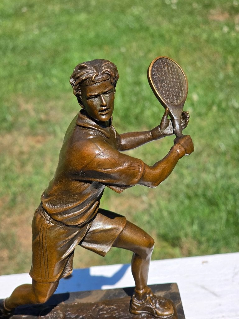 TENNISER OP MARMEREN BOET / bronzen beeld, Ophalen of Verzenden, Brons, Beeld