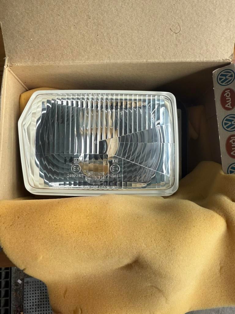 VW Derby / Polo 81 koplamp rechts– NIEUW OEM Hella in doos, Auto-onderdelen, Ophalen of Verzenden, Nieuw, Volkswagen