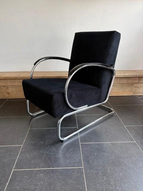 2 Gispen 407 fauteuils, chroom, nieuwe zwarte ribstof, Huis en Inrichting, Fauteuils, Design, 75 tot 100 cm, Zo goed als nieuw