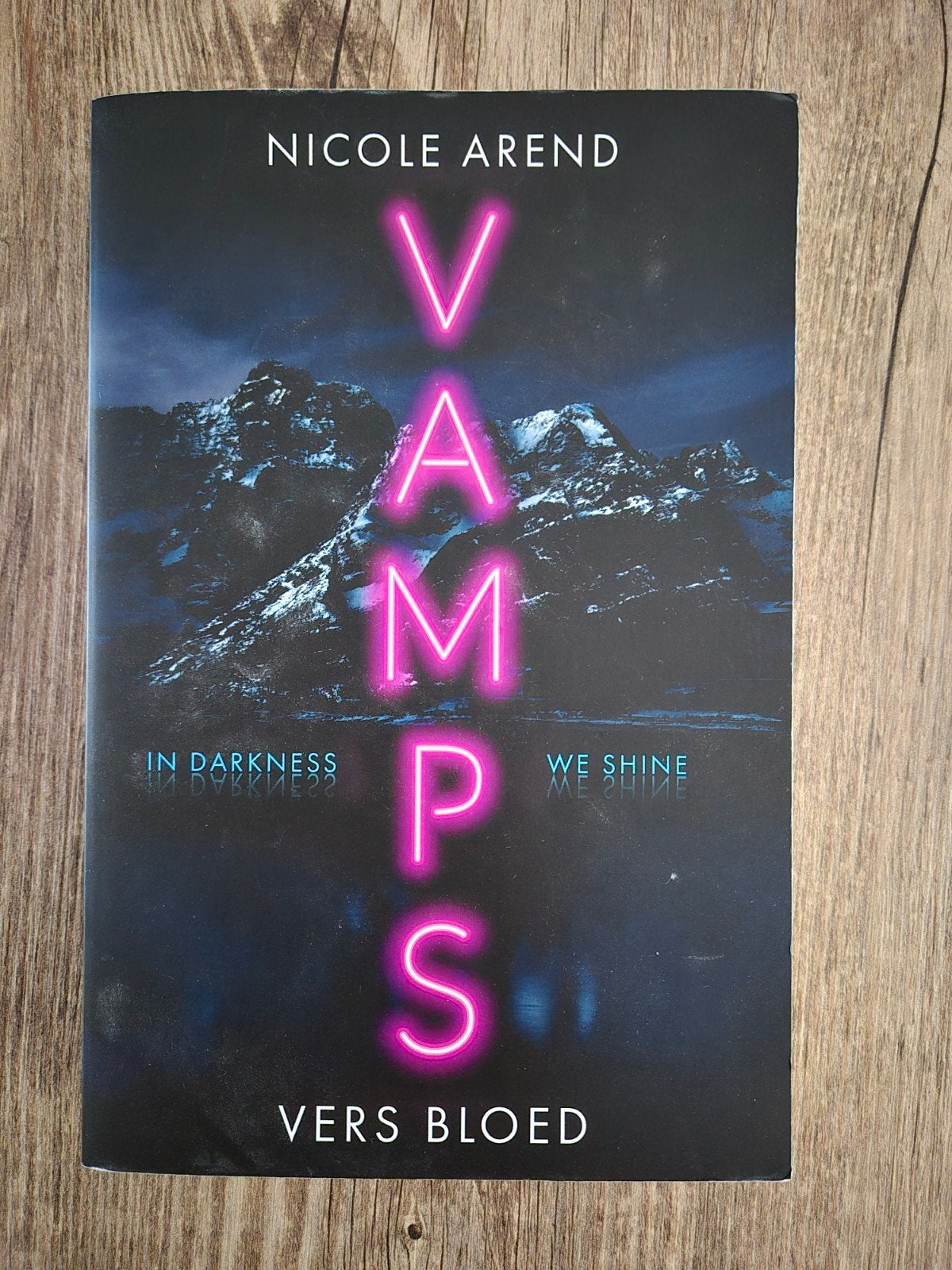Vamps: Vers Bloed - Nicole Arend (Zo goed als nieuw), Ophalen of Verzenden, Zo goed als nieuw