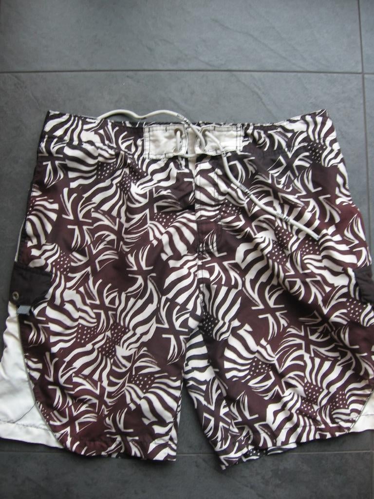 Leuke shorts ook als zwembroek te dragen € 2,50 p. st., Ophalen of Verzenden, Gedragen, Maat 46 (S) of kleiner, Rood