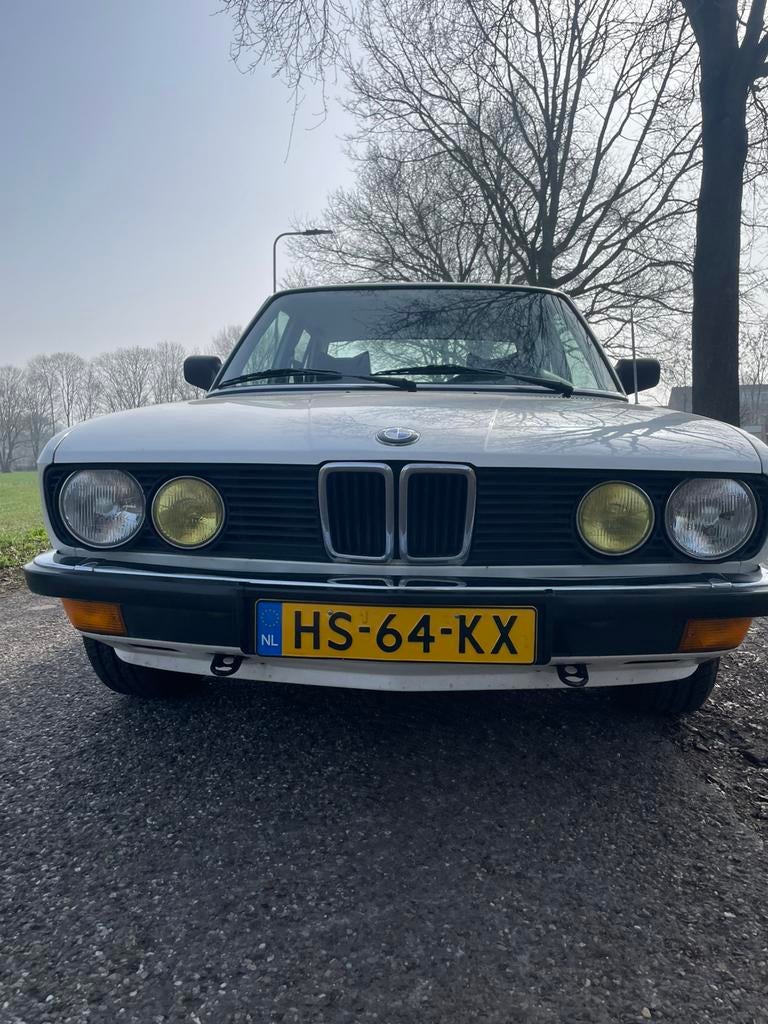 BMW e28 5-Serie 1.8 518 1982 Alpinweiß belastingvrij, 1766 cc, 4 cilinders, Wit, Radio