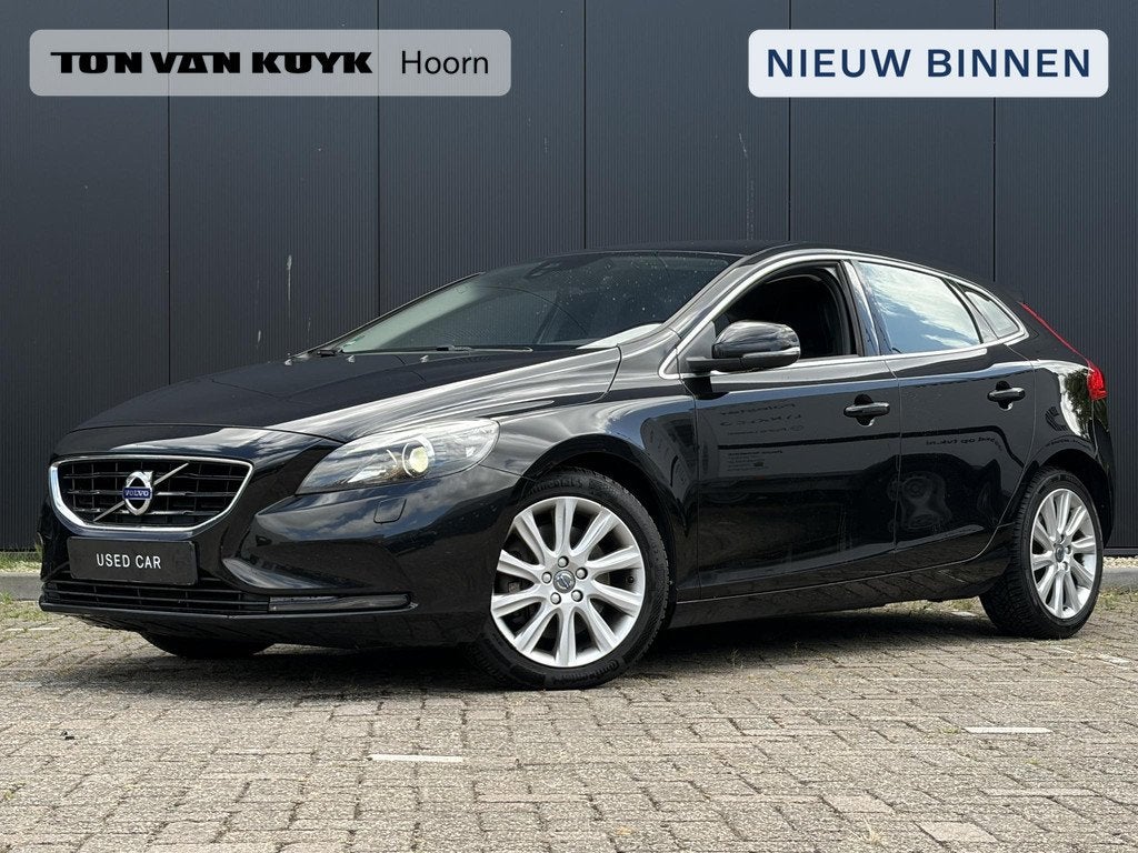 Volvo V40 1.5 T3 Momentum Stoelverwarming / Trekhaak / BT-Au, Auto's, Volvo, Euro 6, 4 cilinders, 700 kg, Leder en Stof